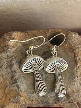 5/$10❤️❤️❤️NEW Handmade Tall Mushroom Earrings